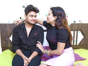 Indian Desi Bhabhi Takes a Rock abiding Pummeling and a Explosion be beneficial to Jizm in Her Hatch