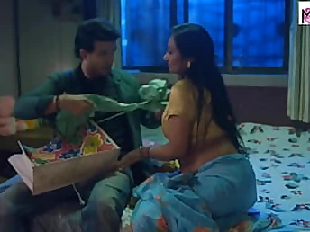 Hot Desi Bhabi Girlfriend Pounds Her Twink & Takes His Flow Internal