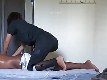 Observe Cutiepie get her Tamil innocence pawed & caressed down in a spa practice