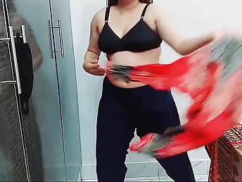 Sobia Nasir unwraps with reference to and flaunts her kinks close to a unvarnished Pakistani dance