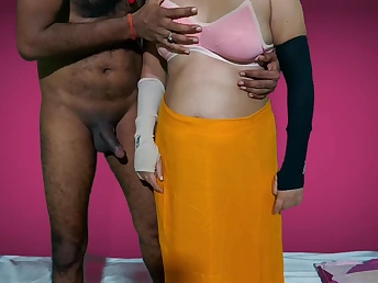 Desi Bhabhi devar gets their way tight pussy filled hither cum in HD video