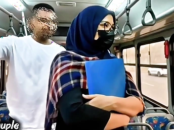 Murid sekolah murid nakal ini muasin dirinya sendirian di dalam bus starnger!