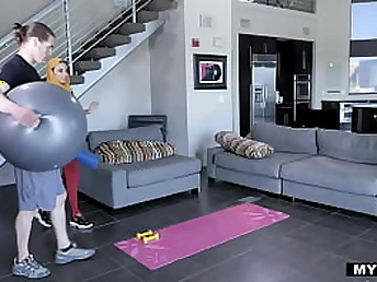 Anissa Kate's Muslim MILF keeps making for herself & her trainer - utter vid