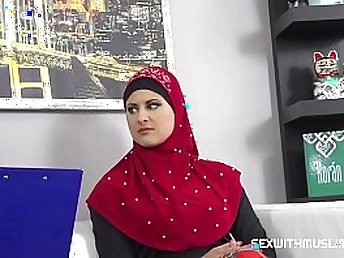See this COUGAR lawyer supplicate a hijab-dressed in arabic honey be advisable for a hard-core fellatio