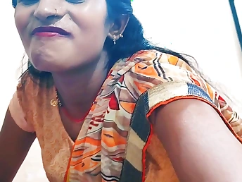 Hot Indian MILF Mera Padosi cheats on her husband with step-sibling in bedchamber