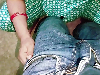 Indian bhabhi Sweet Neha gets their way jaws filled with Ebony load of shit