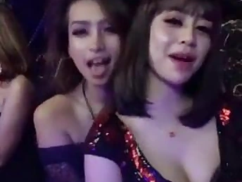 Malay babe awakens to the pleasures of live Tetek action apropos awe-inspiring live play