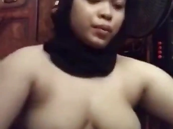 Beau with the addition of Awek Melayu's wettish movie night ends with a wet squirt