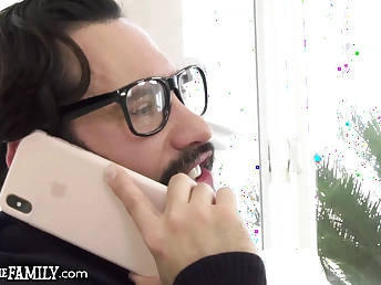 Tommy Pistol pummels my step-mommy Jaye Summers greatest extent she's on the smartphone with him