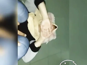 Skandal tudung atas lantai